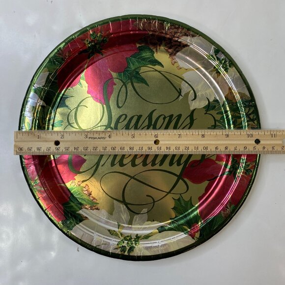 Holiday Themed Disposable Paper Plates Sectioned Santa Gifts "Seasons Greetings" - Picture 6 of 13